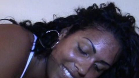 Fiestera dominicana Marlen ama el sexo anal